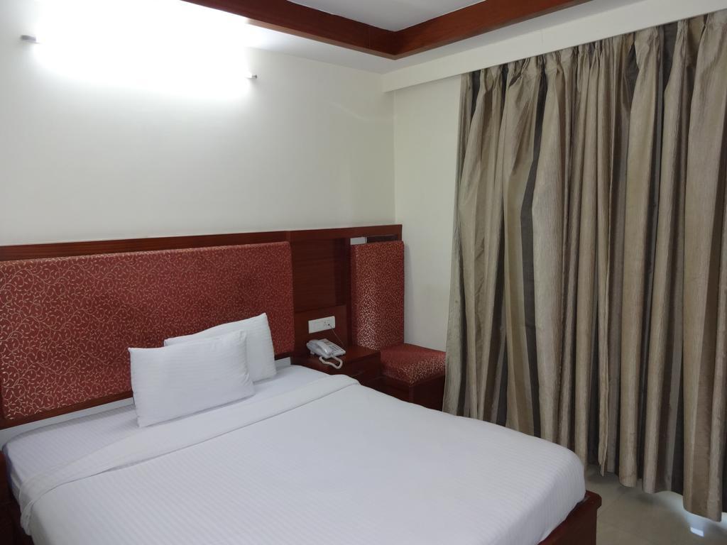 La Hospin Hotel Rājahmundry Habitación foto