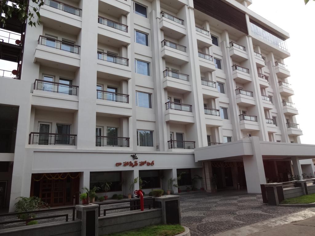 La Hospin Hotel Rājahmundry Habitación foto