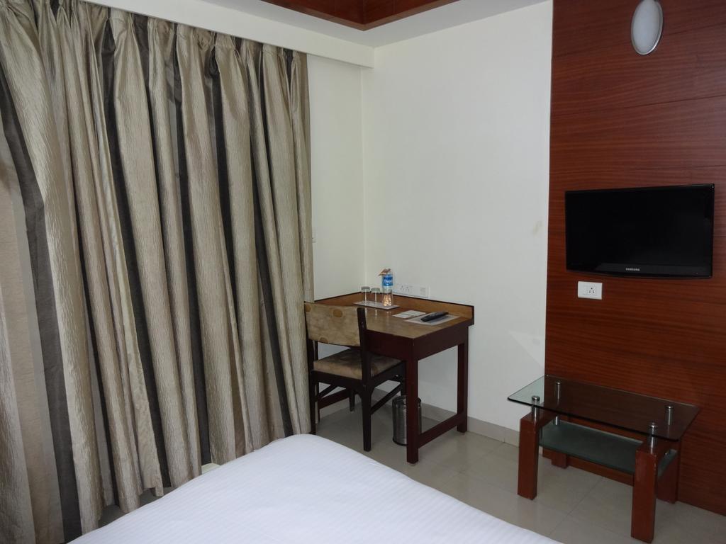 La Hospin Hotel Rājahmundry Habitación foto