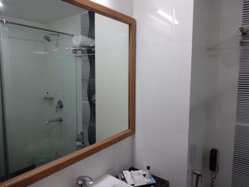 La Hospin Hotel Rājahmundry Habitación foto