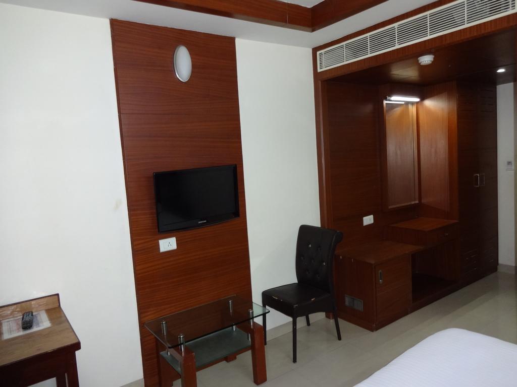 La Hospin Hotel Rājahmundry Habitación foto
